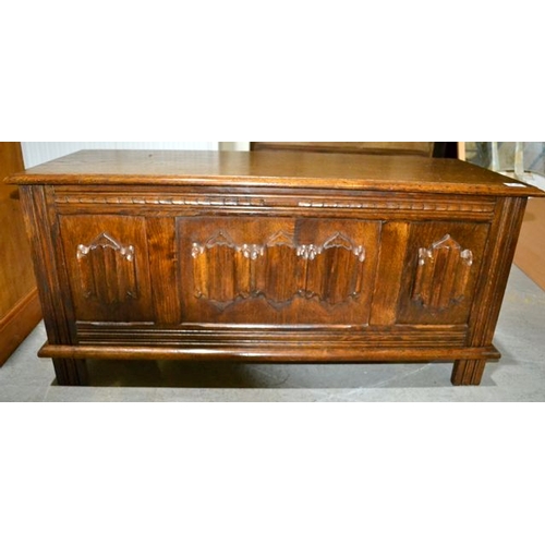 230 - Oak Carved Detail Trunk