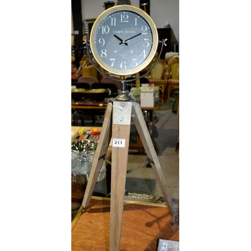 211 - Tripod Clock