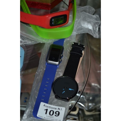 109 - 4x Watch/Fitness Band