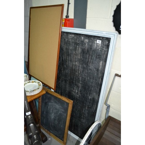 142 - Blackboard x2 + Noticeboard