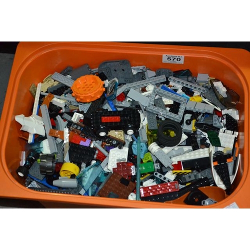 570 - Large Tub of Lego