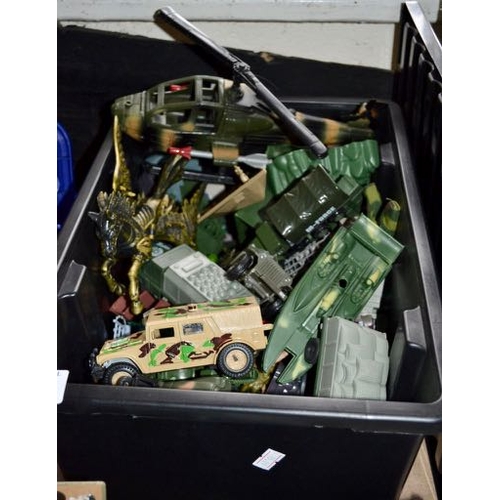 991 - Box Of Army Vehicles Etc