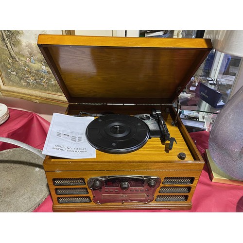 435K - Vintage Style Stereo with Record Player/CD Player