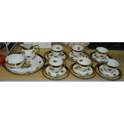 18 - 21 Pc Teaset Fruit Detail