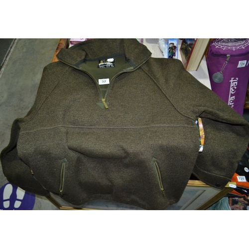 32 - Barbour Half Zip Jumper - Medium