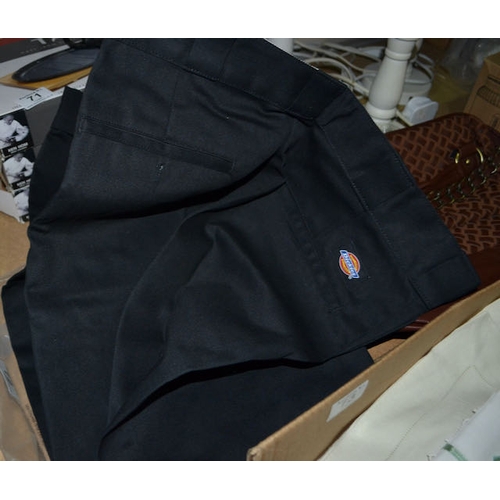 72 - Dickies Work Trousers 32 x 32