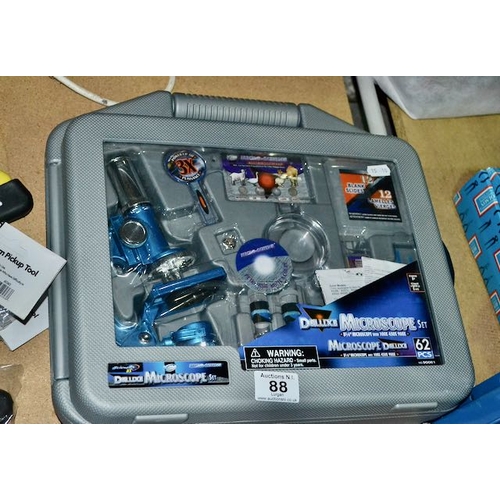 88 - Deluxe Microscope Set