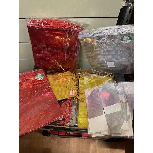 758 - Approx 100 mixed Gift Bags / Boxes