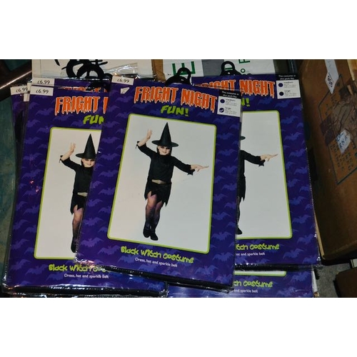 920 - 8x Halloween Witch Costume