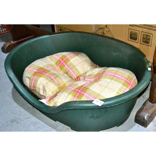 174A - Dog Bed With Cushion