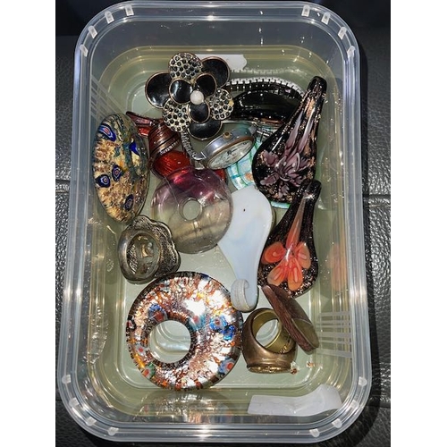 712 - Tub of Glass Pendants & Other Jewellery