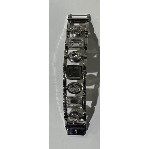 297 - Guess Dress Watch - Model 016502L2