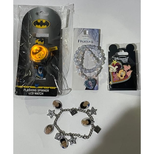 339 - Batman Flashing Spinner LCD Watch + Frozen Bracelet + One Direction Bracelet + Disney Badge