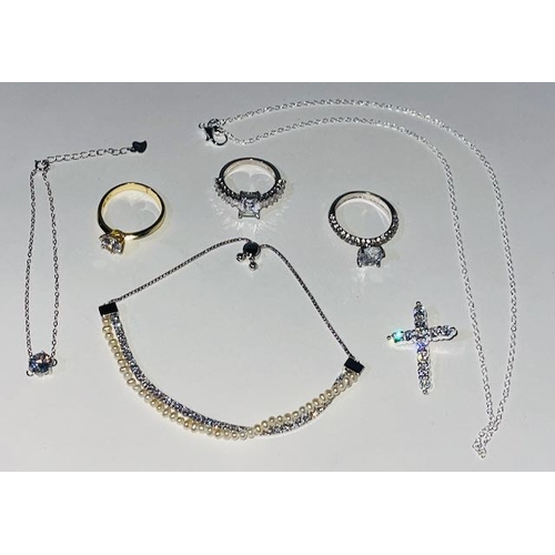 416 - Collection Of Rings & Bracelets Incl Silver