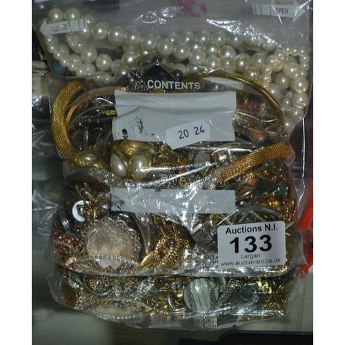 133 - Bag of Jewellery