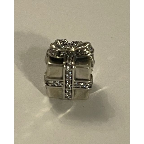 4167 - Pandora Beaded Present Charm