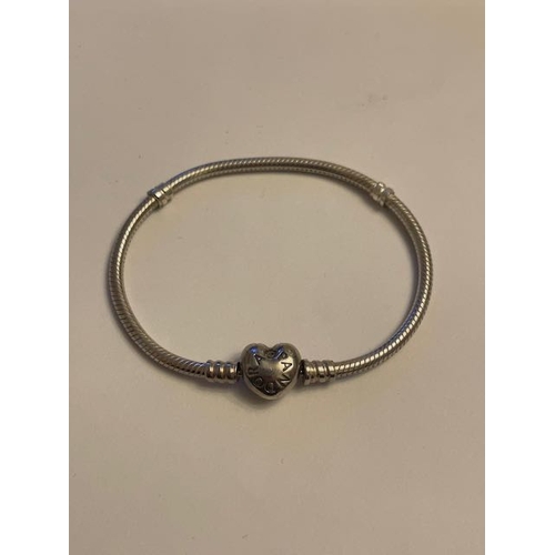 4330 - Pandora Heart Clasp Bracelet