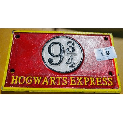 69 - Cast Hogwarts Express Sign