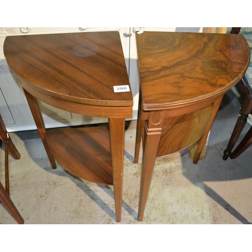 200 - 2 x Vintage Corner Tables