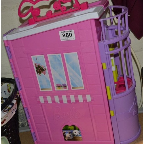 880 - Barbie Vet House With Animals/Accessories