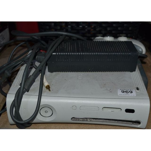 969 - Xbox 360 & Controller