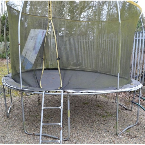 415 - Trampoline Approx 8-10'