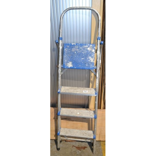 421 - 3 Tread Step Ladder