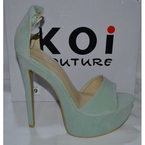 639 - Pair of Mint Green Suede - Size 6