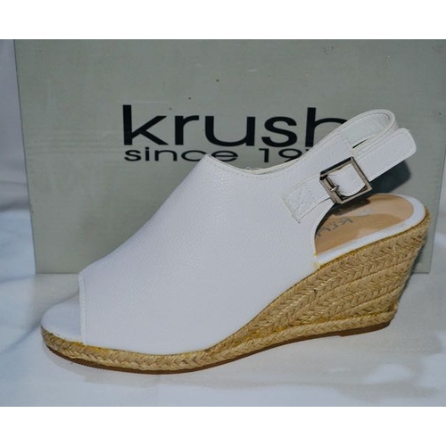 642 - White Sandal Wedges - Size 6