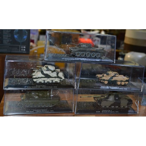 202 - 5 x Model Tanks Incl Cromwell