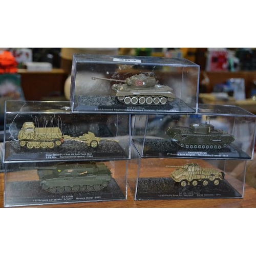 203 - 5 x Model Tanks Incl M26 Pershing