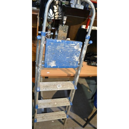 Lot 256       