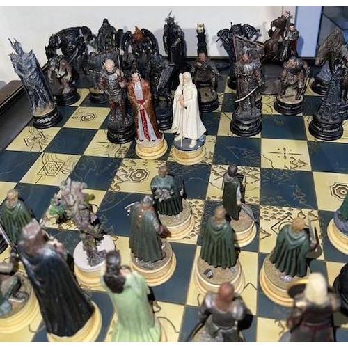 542 - Lord of the Rings Eaglemoss Chess Set