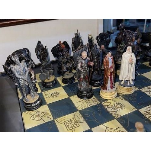 542 - Lord of the Rings Eaglemoss Chess Set