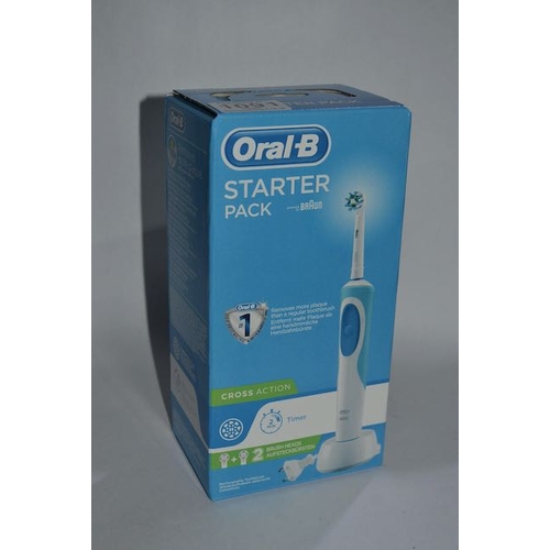 1091 - Oral B Rechargeable Toothbrush With Extra Heads