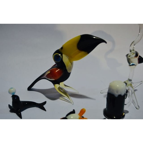 112 - Coloured Glass Toucan x2, Pint Tankard, Sea Lion, 3x Penguins + Turtle (Pint Detached)