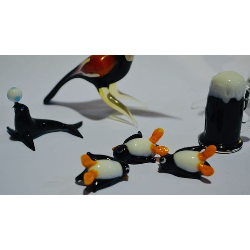 112 - Coloured Glass Toucan x2, Pint Tankard, Sea Lion, 3x Penguins + Turtle (Pint Detached)