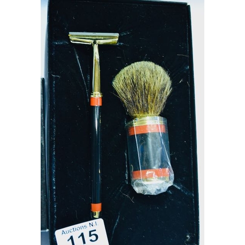 115 - Guinness Gents Razor & Brush Set - Boxed