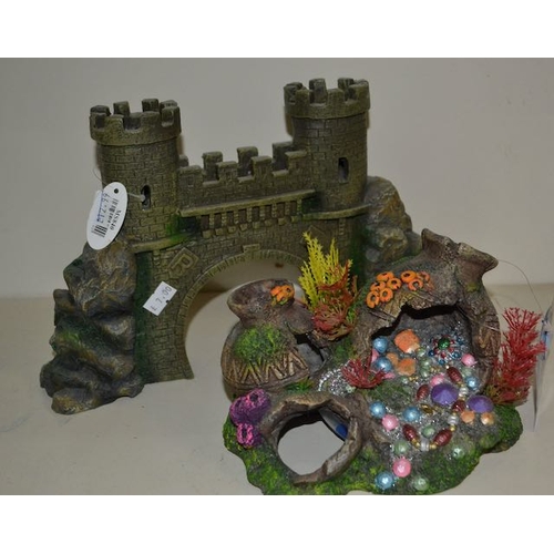 272 - Aquarium Bridge Castle + Treasure Ornament