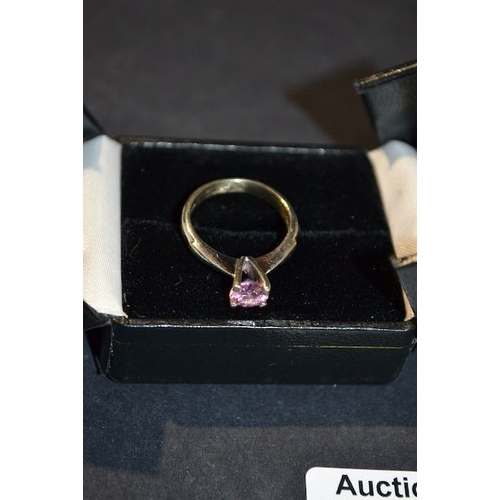 339 - 18ct White Gold Ring With Pink Stone