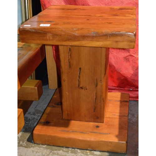 416 - Rustic Live Edge Style Occassional Table - Approx 1'6 cx 1'6 x 2'