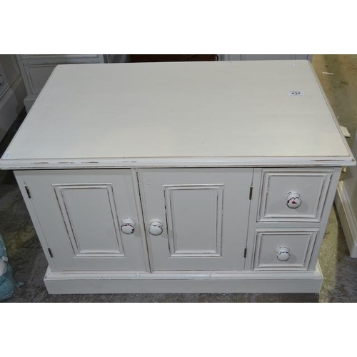 432 - Shabby Chic 2/2 Unit