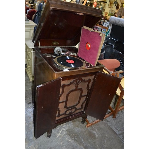 138 - Vintage Salomn Decca Phonograph