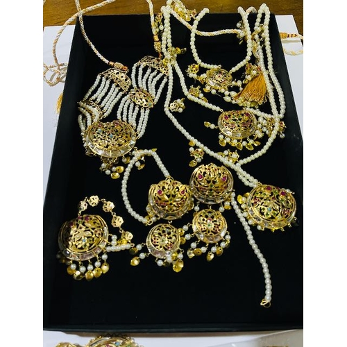 1100 - Ethnic Jewellery Set