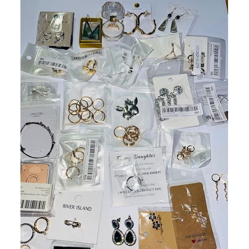 1055 - Collection of Rings and Earrings