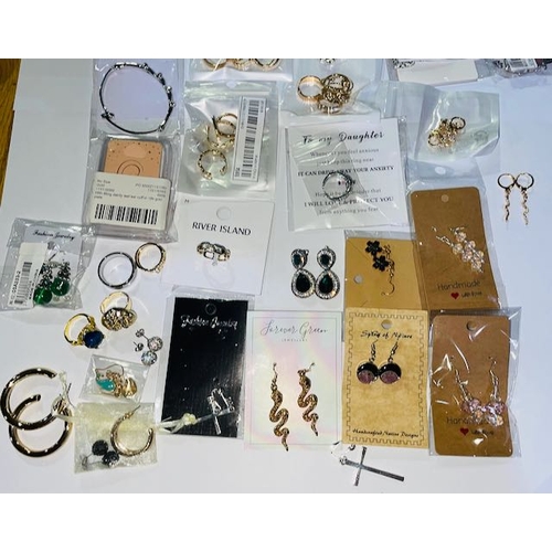 1055 - Collection of Rings and Earrings