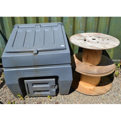 211 - Coal Bunker & 2 Cable Reels
