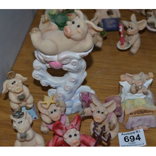 694 - 7 x Piggin Figurines Incl Large Piggin Cloud 9