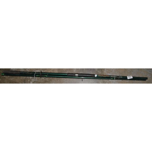 552 - Hook & Reel 3pc 11' Carp Rod