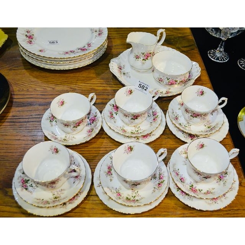 582 - Royal Albert Lavender Rose 20 Piece Teaset